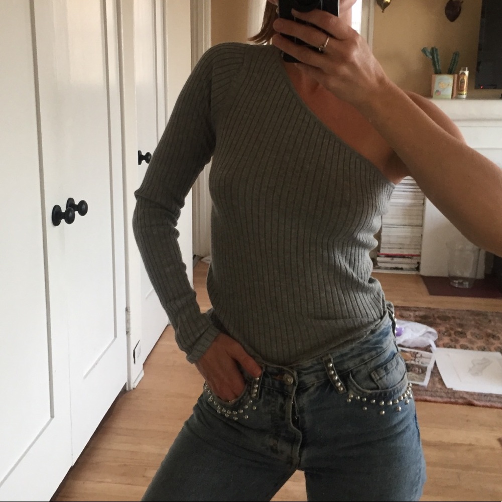 Grey one arm top